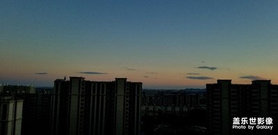 彩虹過渡的天