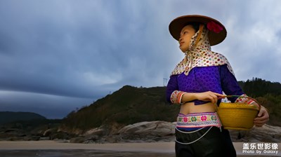 【為中國添色】《北兜海灘，漁家姑娘》