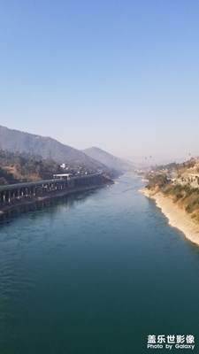 寶鼎大橋上同一個位置拍攝東、西兩個方向明顯不一樣