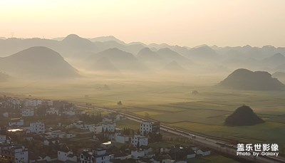 遠(yuǎn)眺羅平油菜花