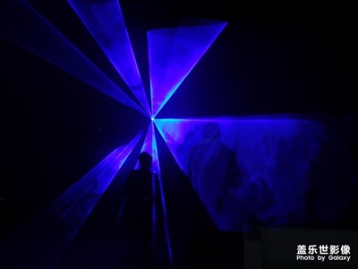 光