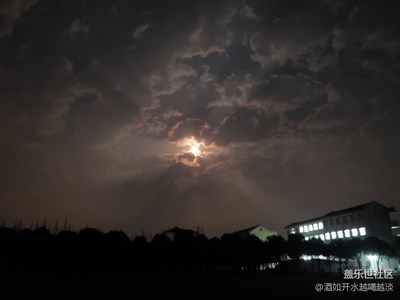 再學校操場散步隨拍，自動模式