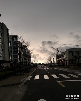 暴風(fēng)雨來臨前的早晨
