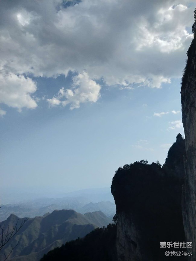 來到了陜西天竺山看看這里的風(fēng)景多美啊
