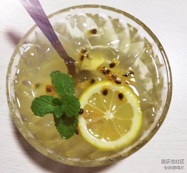 天熱了，冰粉現(xiàn)搓現(xiàn)賣，多種口味，傳統(tǒng)手工冰粉