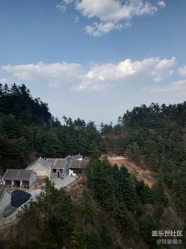 來到了陜西天竺山看看這里的風(fēng)景多美啊