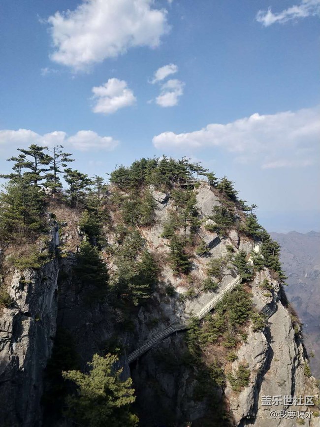 来到了陕西天竺山看看这里的风景多美啊
