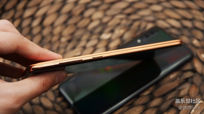 內(nèi)外兼“U” 三星Galaxy A70首發(fā)評(píng)測(cè)