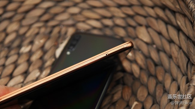 內(nèi)外兼“U” 三星Galaxy A70首發(fā)評(píng)測(cè)