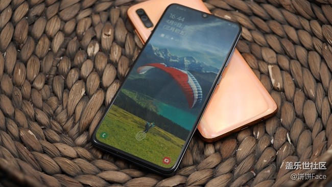 內(nèi)外兼“U” 三星Galaxy A70首發(fā)評(píng)測(cè)