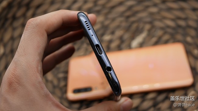 內(nèi)外兼“U” 三星Galaxy A70首發(fā)評(píng)測(cè)