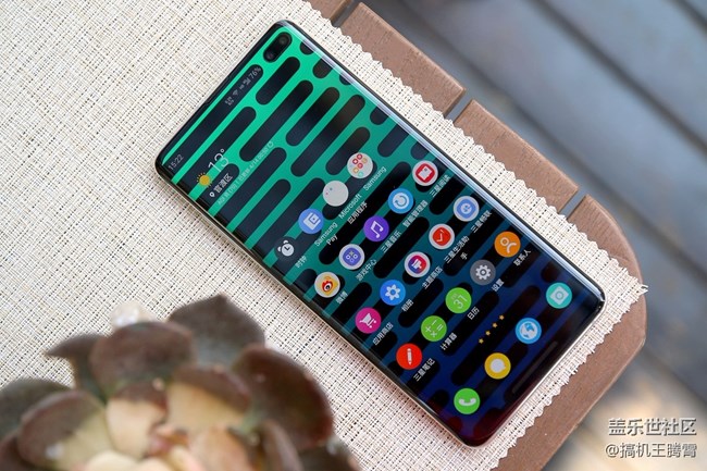 看得見(jiàn)摸得著的全面提升，稱三星Galaxy S10+是機(jī)皇實(shí)至名歸