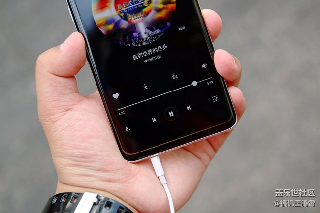 看得見(jiàn)摸得著的全面提升，稱三星Galaxy S10+是機(jī)皇實(shí)至名歸