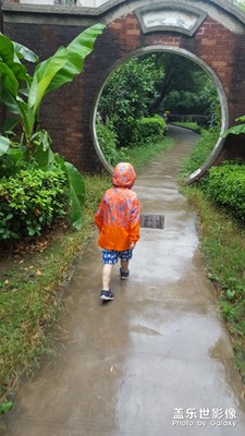 在路上  在人間  活著感悟著??！