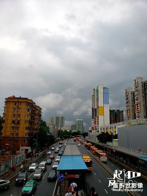 下雨回家咯