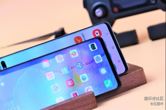 都是旗艦機(jī)，三星S10+跟華為P30 Pro到底誰(shuí)更值得入手？