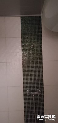 沒開燈的房間照