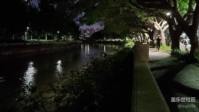 這次S10更新的夜景模式真的不行啊，和谷歌相機(jī)拍的差太多了