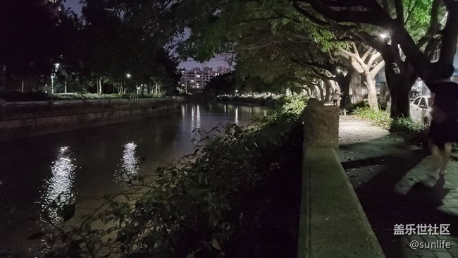 這次S10更新的夜景模式真的不行啊，和谷歌相機(jī)拍的差太多了