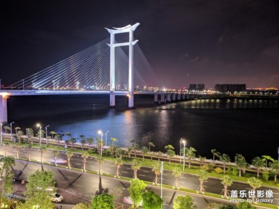 用谷歌夜景拍的圖片，和自帶拍的圖片