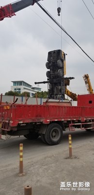 路上見(jiàn)到擎天柱了