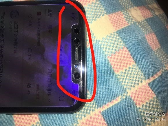 奇妙發(fā)聲屏 來(lái)自三星Galaxy A60元?dú)獍娴暮诳萍? title=