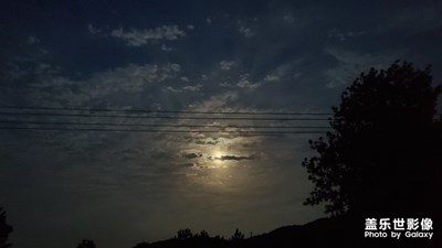 月是故鄉(xiāng)明