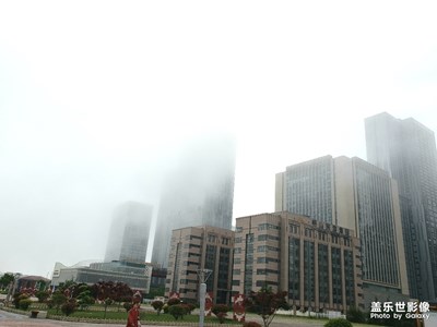 青島霧天..樓被霧遮住了