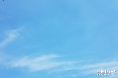 初夏晴朗的天