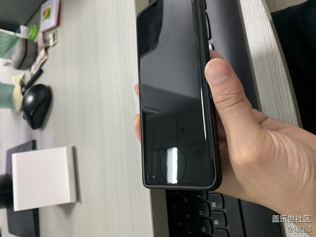 三星S10+ 屏幕凹凸不平