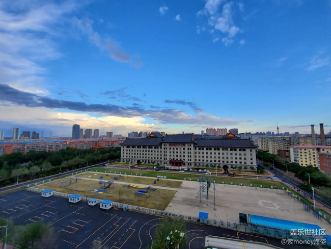 廣角拍攝和主攝飽和度不同，有時拍得飽和度過高，有點失真