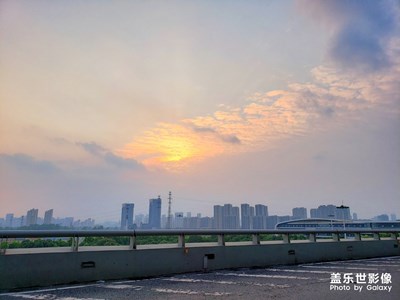 一抹夕陽(yáng)