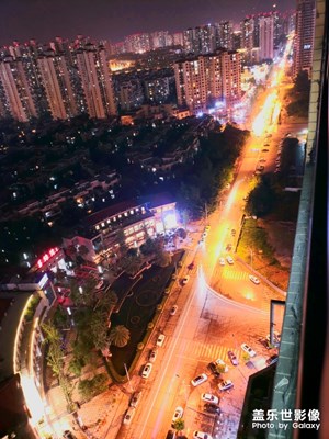 夜成都，那是一座不夜城。