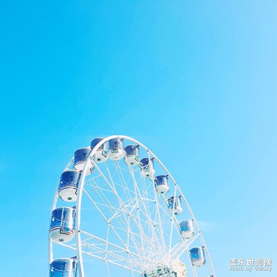 藍(lán)色夏日的海岸線(xiàn)