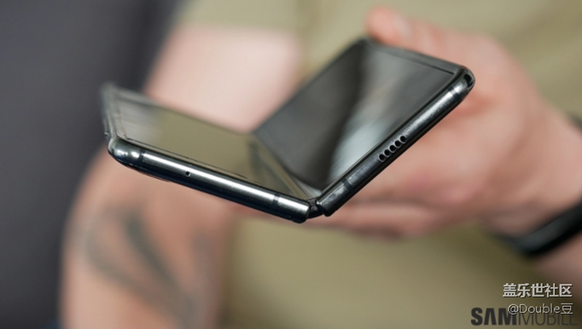 三星可能会在明年推出一款6.7英寸掀盖式可折叠智能手机