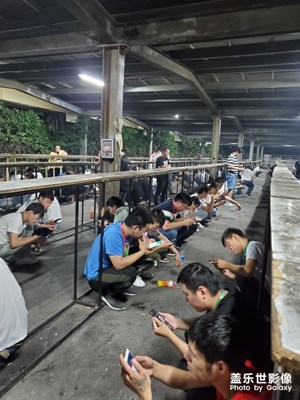 凌晨三點的抽煙區(qū)