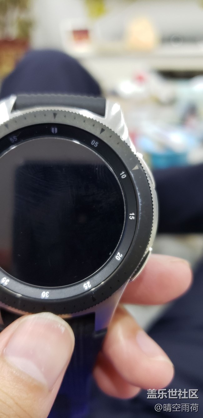 悲劇了，5月20買(mǎi)的Galaxy watch邊框掉漆了