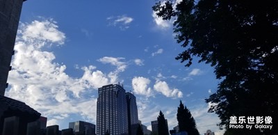 加班途中，隨手拍天上的云