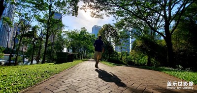 【逆光美景】炎日下的奔跑少年，感受逆光拍攝的美感！