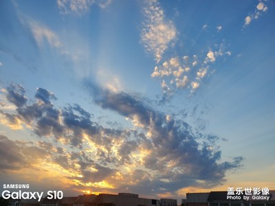 晚霞，有耶穌光哦。。。