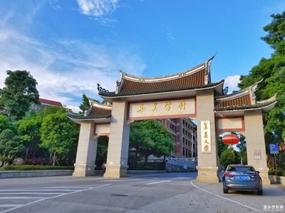 【向往的天空】+校園的天空