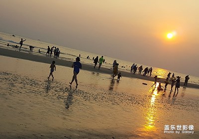 夕陽、海灘、歡樂