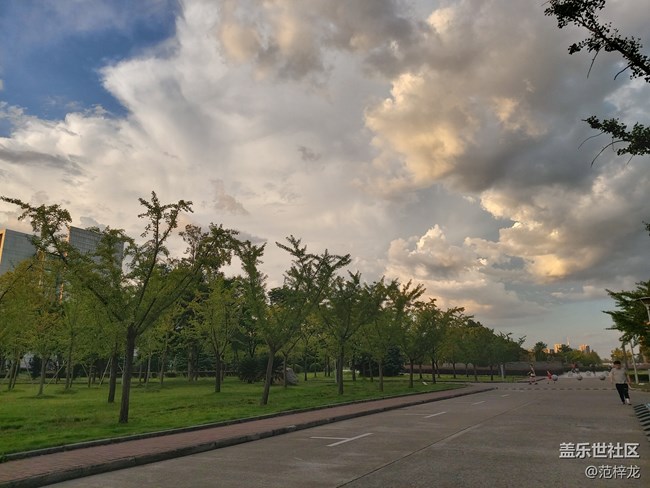 【Galaxy A80星粉體驗(yàn)活動(dòng)】后置就是前置能翻轉(zhuǎn)180°的A80