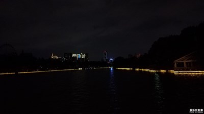 亮與暗的對(duì)比
