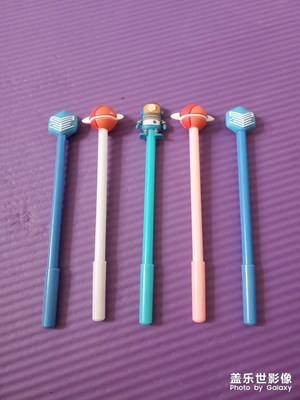7月星粉周兌換的筆和行李牌