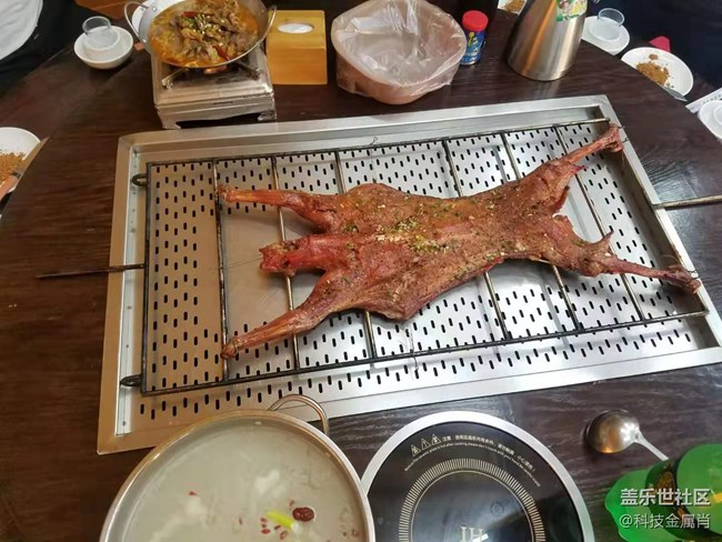 #社區(qū)4周年快樂#長(zhǎng)沙星粉烤全羊，齊聚一堂樂開懷