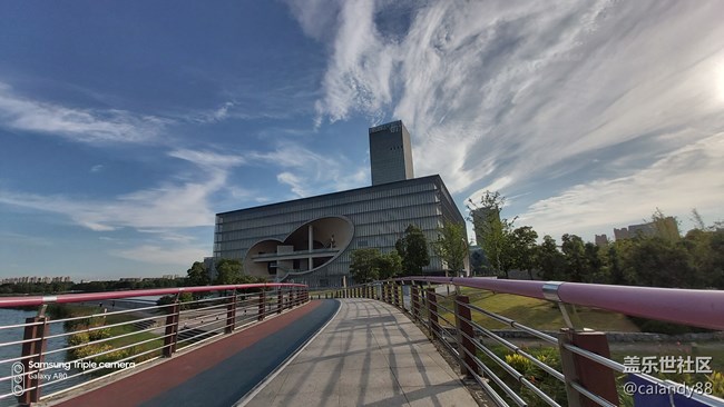 翻轉(zhuǎn)三攝加持 -Galaxy A80評測