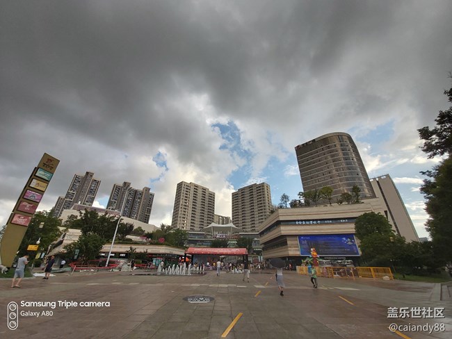 翻轉(zhuǎn)三攝加持 -Galaxy A80評測