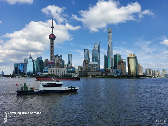 翻轉(zhuǎn)三攝加持 -Galaxy A80評測