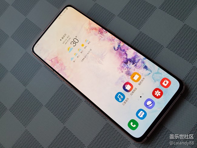 翻轉(zhuǎn)三攝加持 -Galaxy A80評測